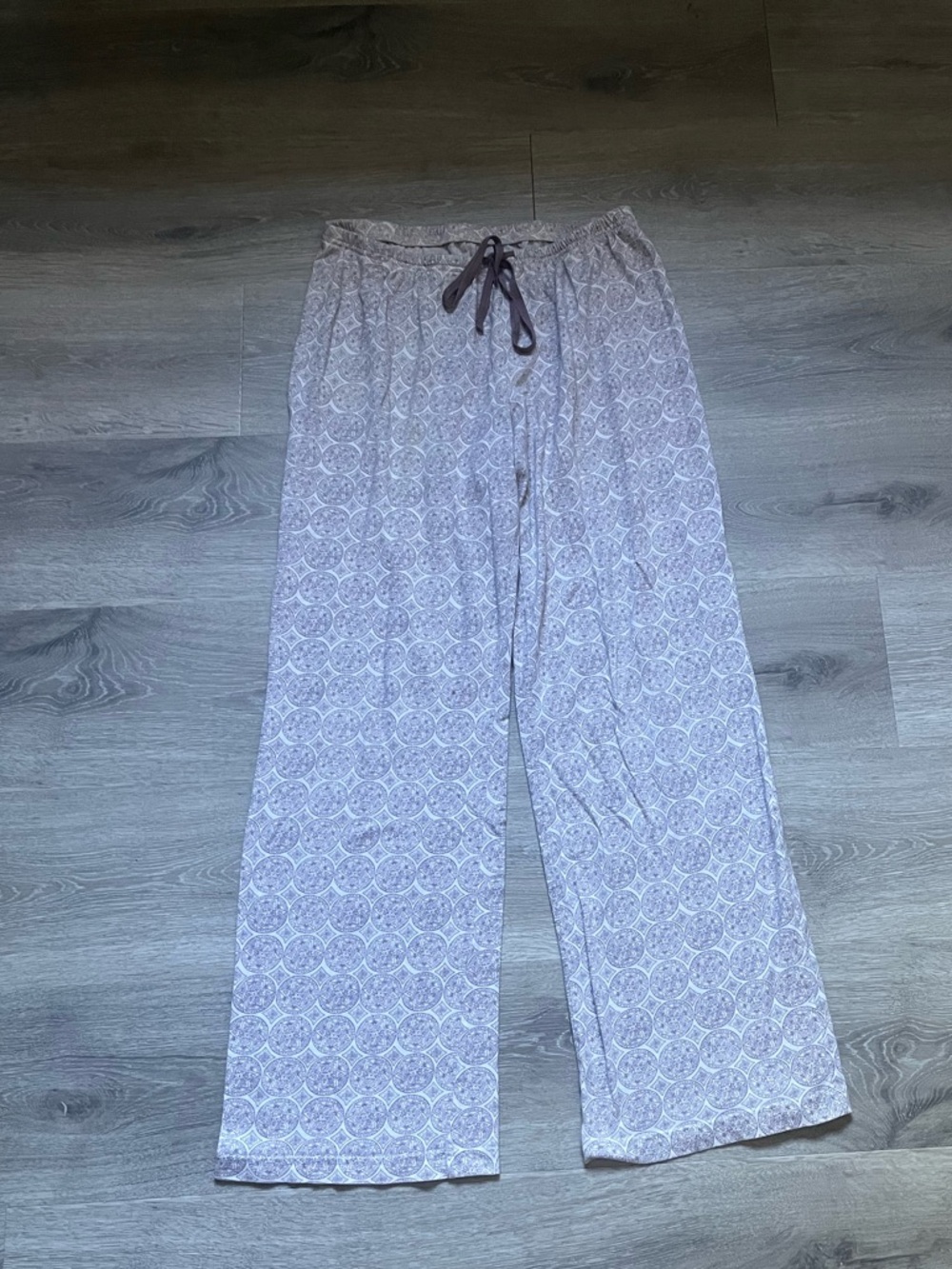 Woman’s Lavender and White Printed Lounge Pants Size M